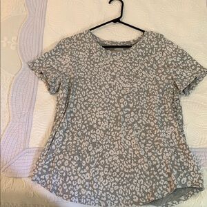 Old Navy Gray and Cream Leopard Print Women's Tee